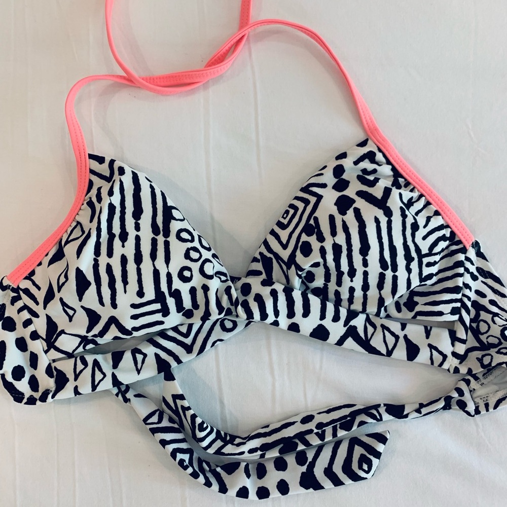 Black and white triangle bikini top